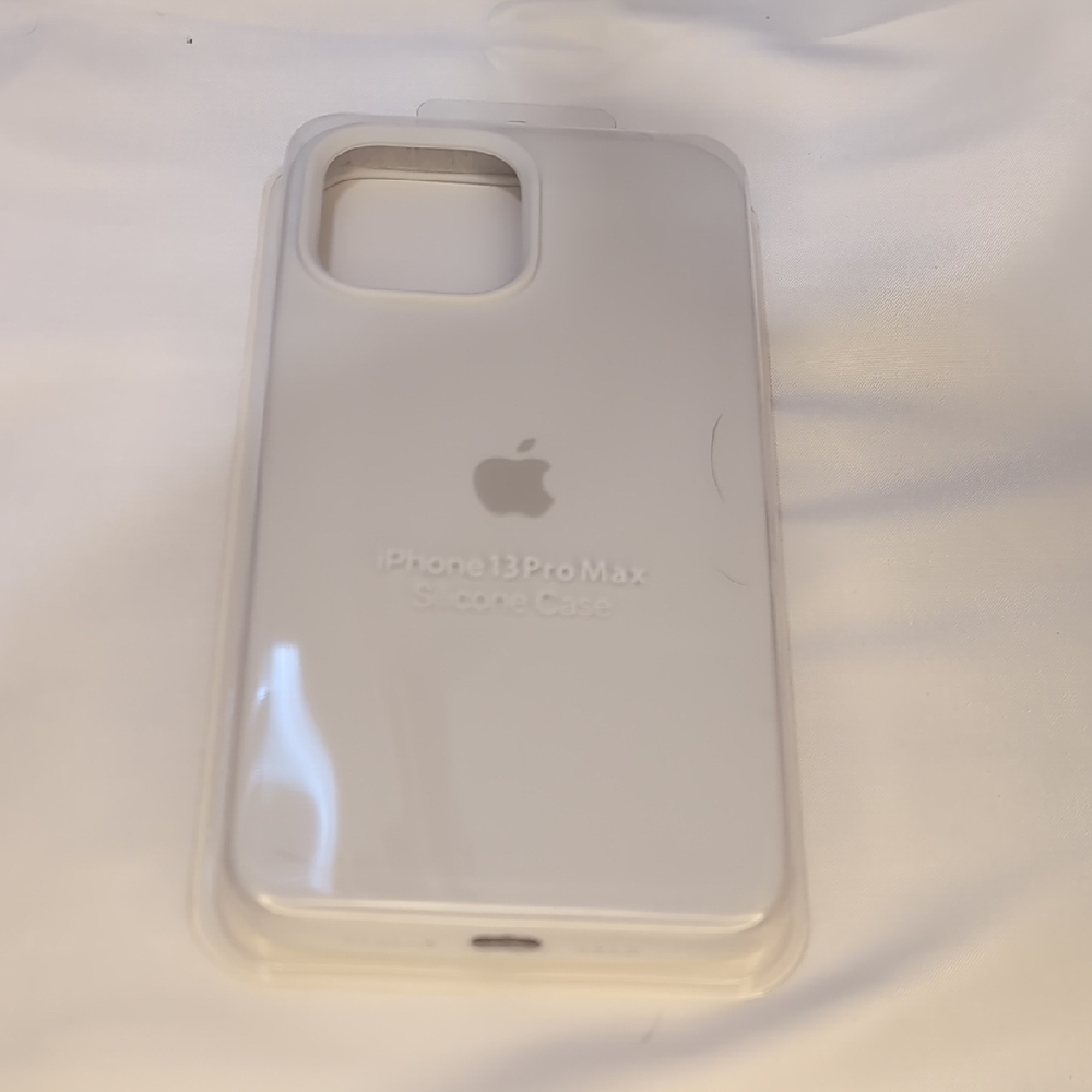 Apple iPhone 13 Pro Max Silicone Case - Cream